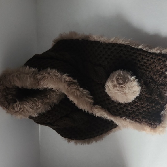 Knitted and Faux Fur Snood - Picture 5 of 12